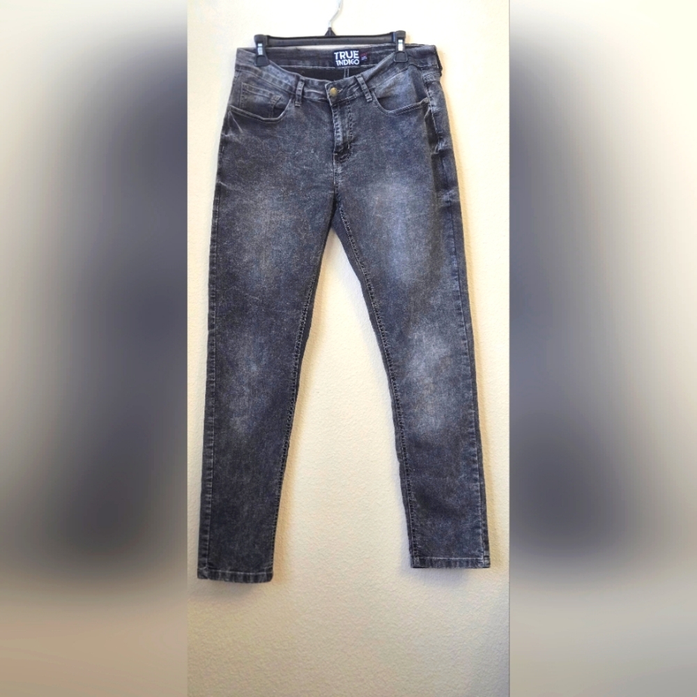 NWOT Indigo Black Skinny Jeans with a Slim Fit